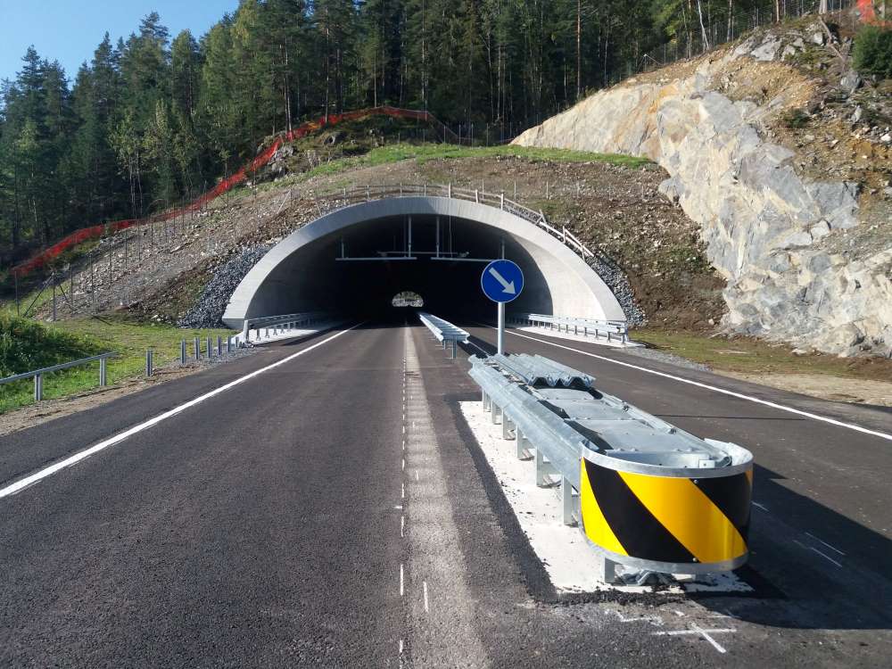 Norský ministr dopravy otevřel obchvat Kongsbergu vybudovaný Metrostavem