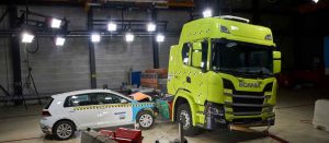 Nárazové testy elektrického nákladního vozidla Scania