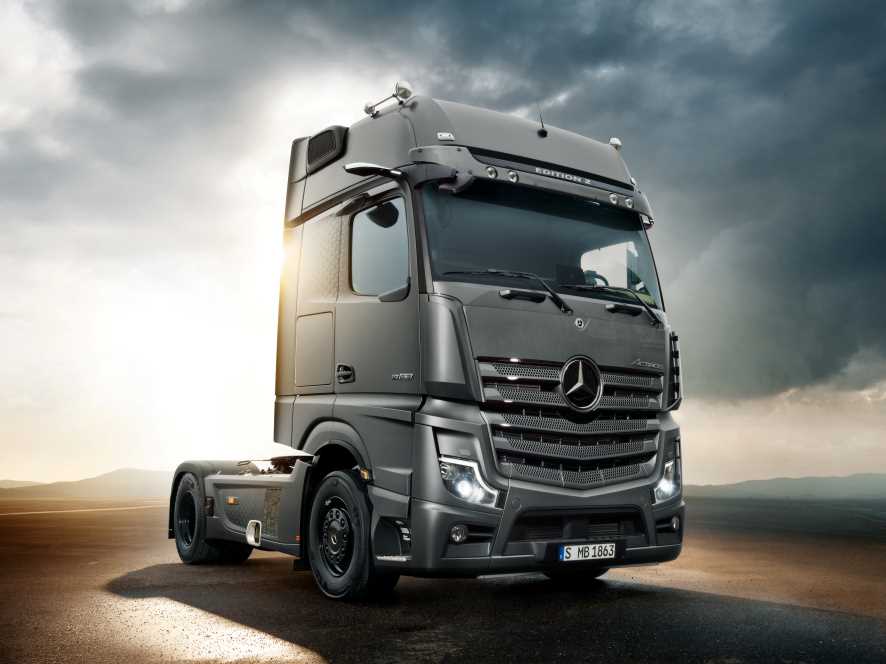 Mercedes-Benz Trucks Česká republika s.r.o. je opět jedničkou mezi dovozci nákladních automobilů v ČR. Již po devatenácté v řadě.