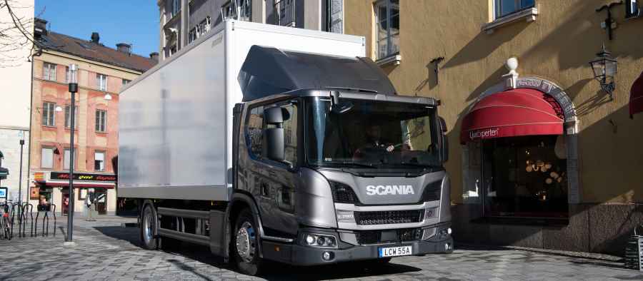 Scania představuje elektronické aktivní řízení a nové asistenční funkce řidiče