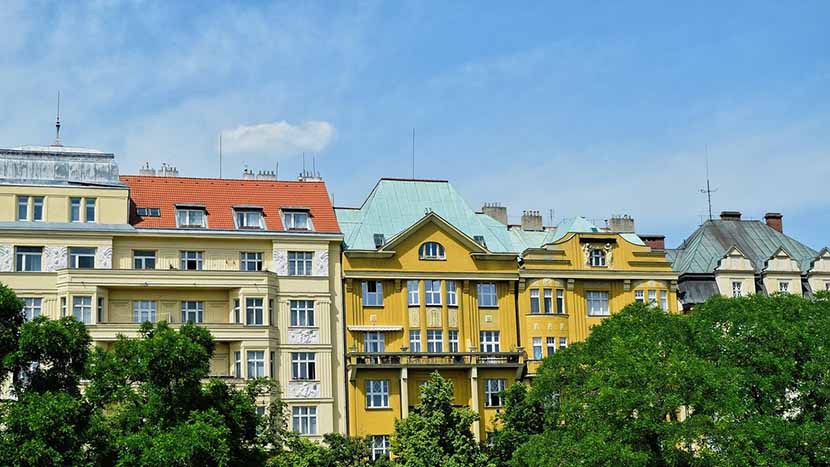Praha hlásí vyprodáno i přes rekordní ceny. Střední třída dosáhne jen na pronájmy