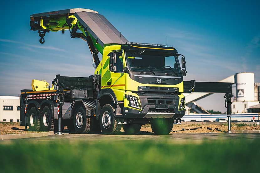 Společnosti HCS Centrum a Volvo Trucks předaly nové pohotovostní vozidlo Volvo FMX Dopravnímu podniku hlavního města Prahy.