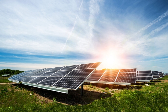 Roste počet firemních fotovoltaických řešení. Připojování dalších usnadní i modernizace distribučních soustav