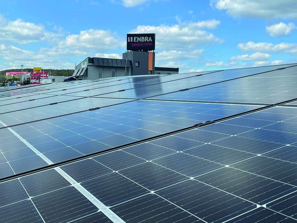 Sedm variant fotovoltaických panelů s bateriemi. Společnost Enbra usnadňuje výběr při pořízení fotovoltaické elektrárny