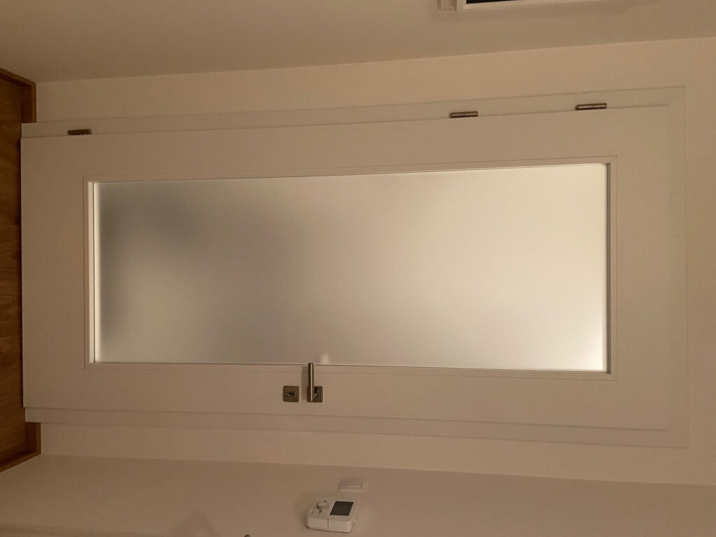 Hladké bílé prosklené dveře, levé, 90 x 210 cm