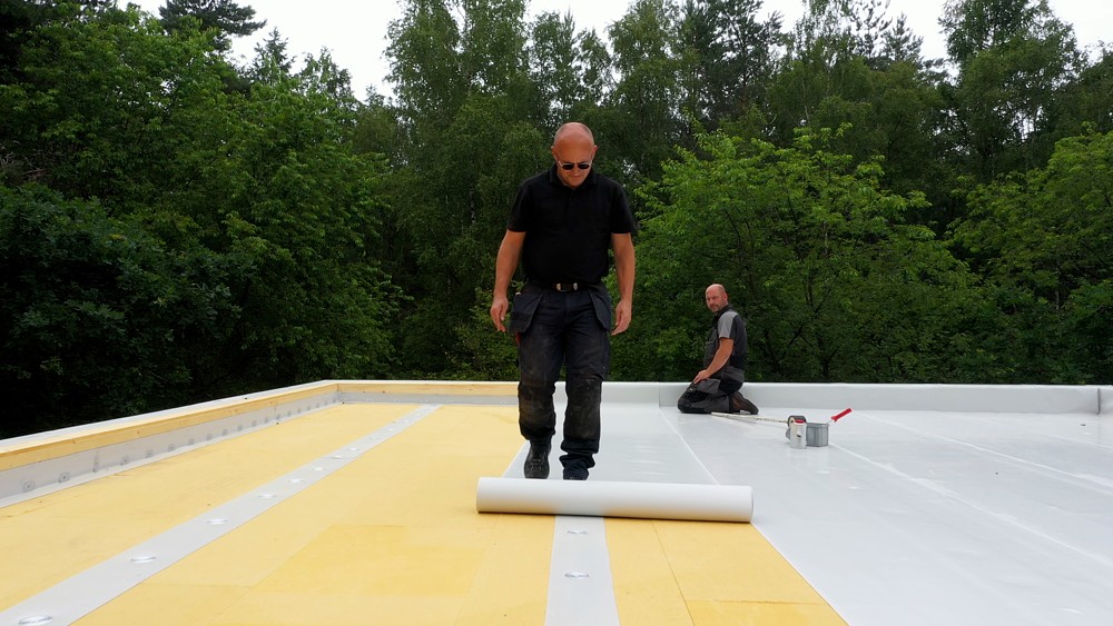 Hydroizolační fólie Leadax Roov jako ekologické řešení pro ploché střechy