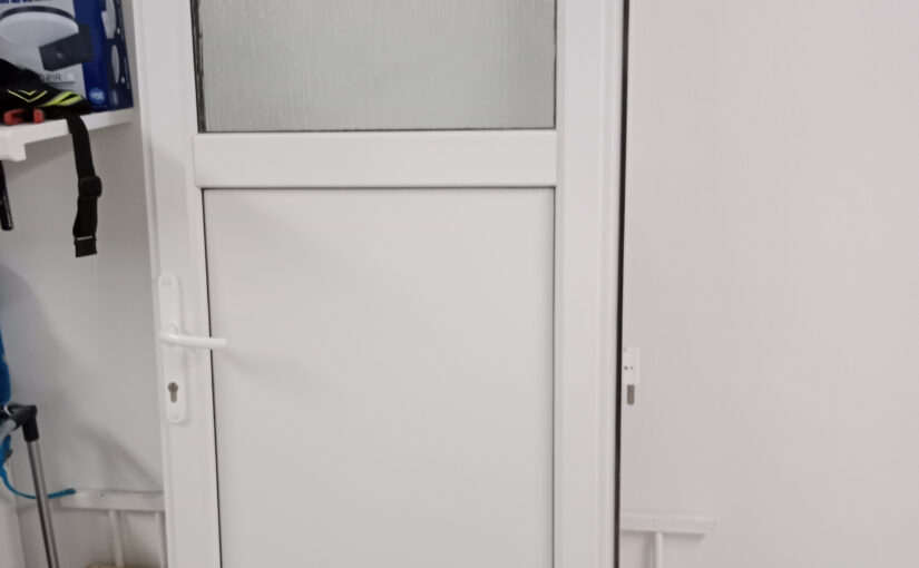 Plastové dvere