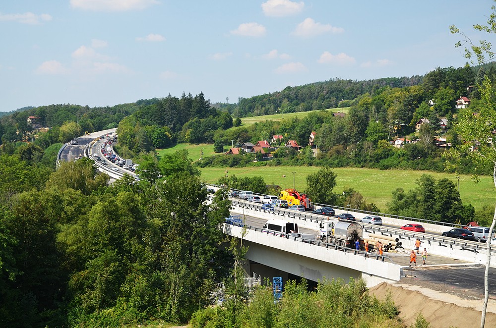 Veleň a další obce požadují tunelovou variantu Pražského okruhu