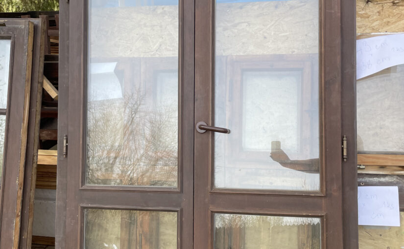 použitá dřevěná okna i s rámem / 1*terasové dvojdveře